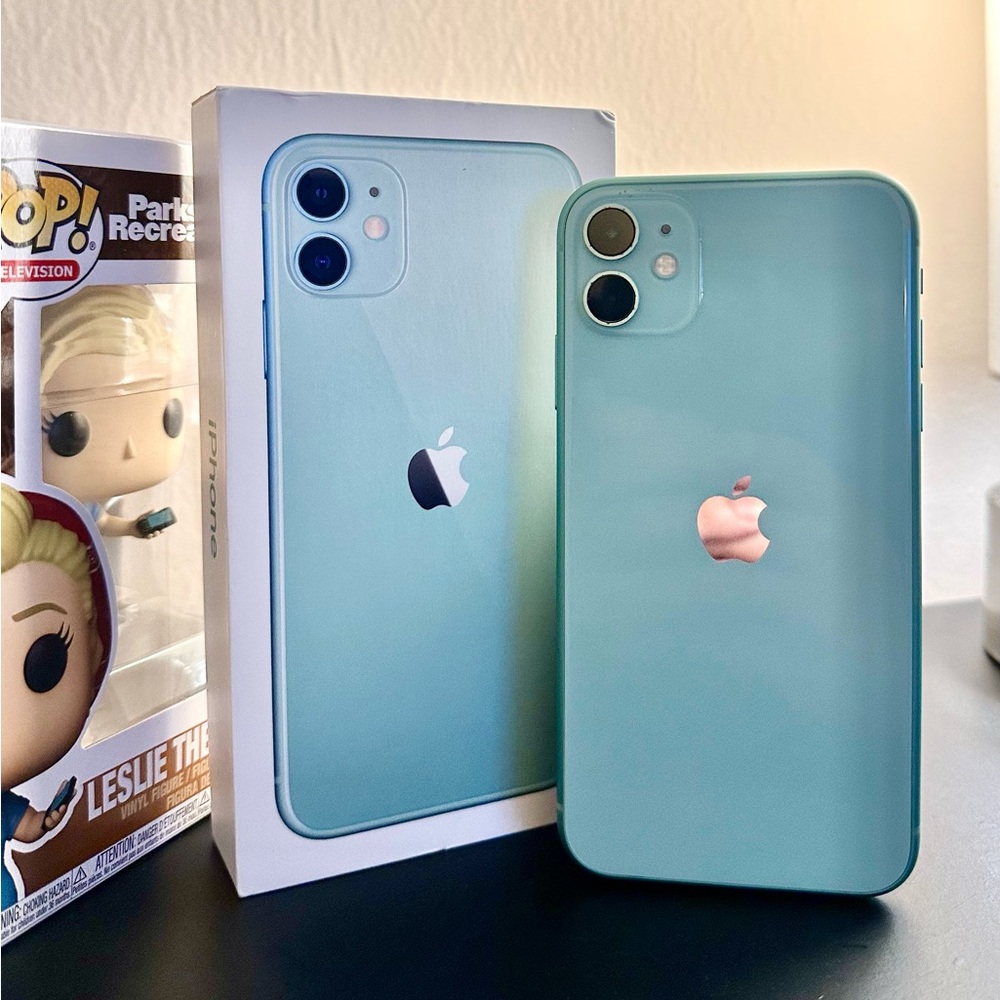 Apple iPhone 11 💚 - 64GB - Unlocked - EXCELLENT CONDITION - OG Box + Contents